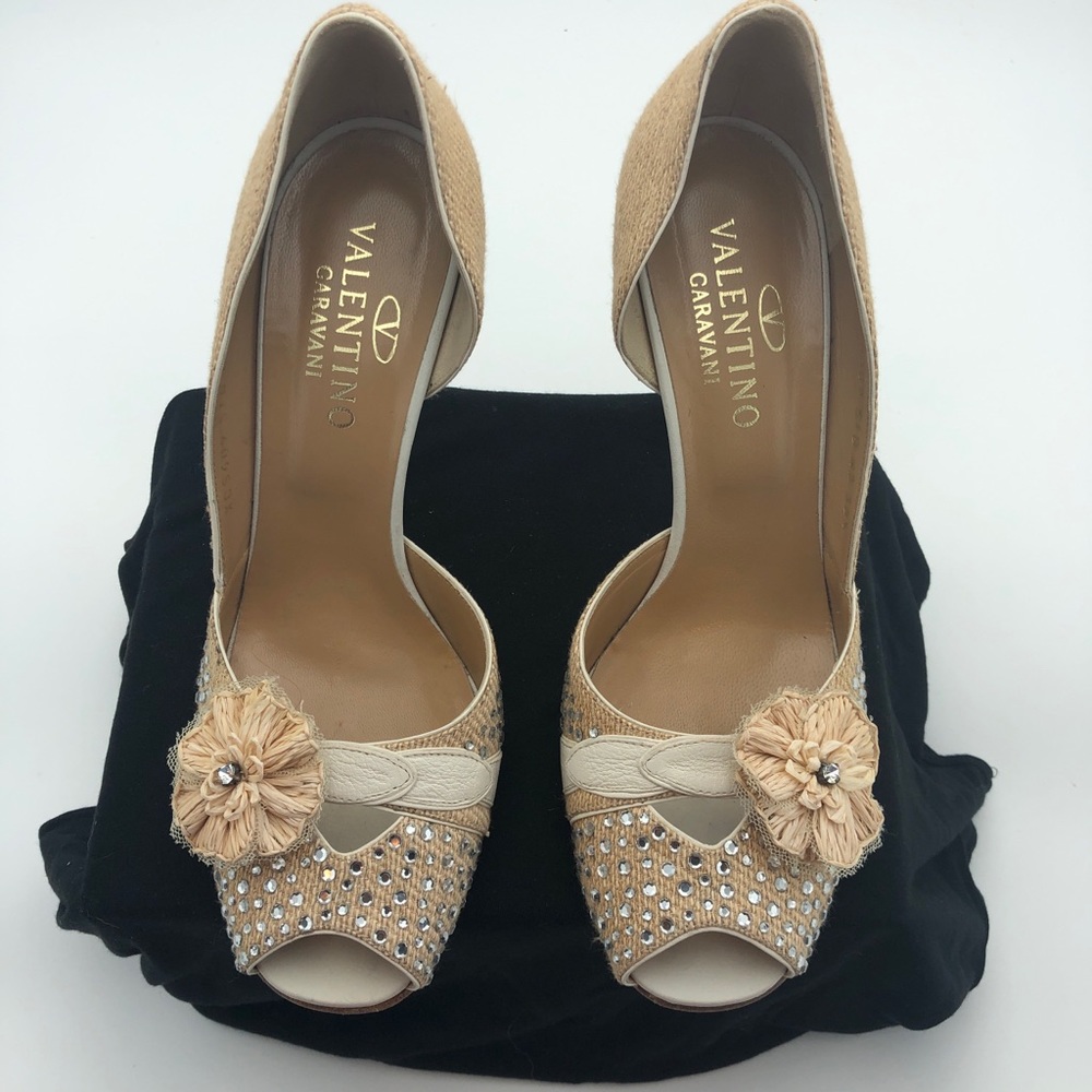 Valentino Garavani sz 38.5 Stunning!